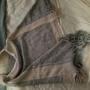 Womas half body cape